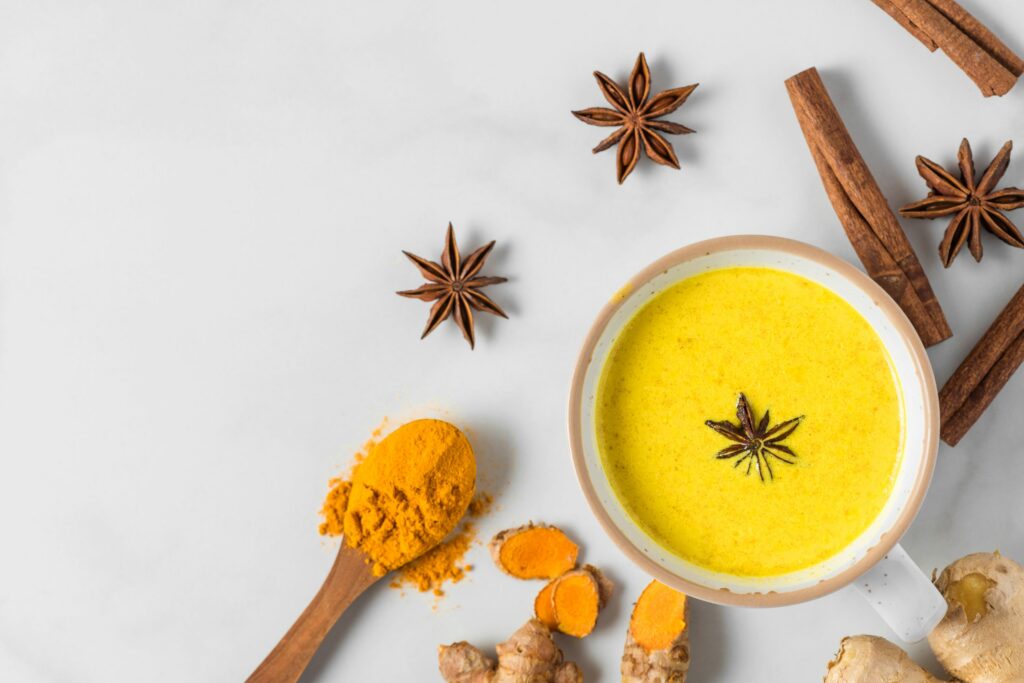 Vegane Goldene Milch im Ayurveda