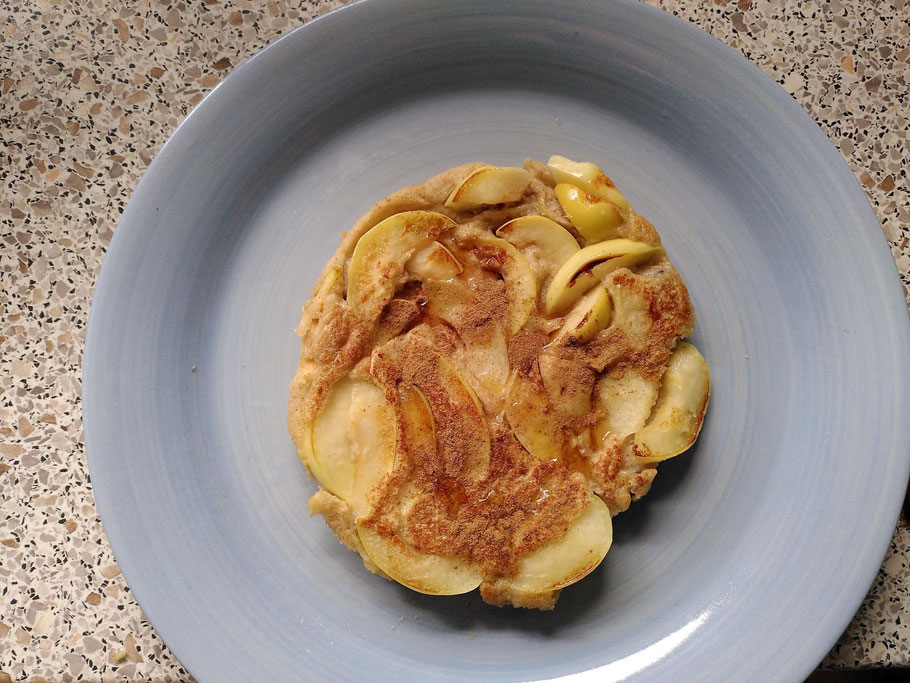 Vegane Apfelpfannkuchen, glutenfrei, zuckerfrei